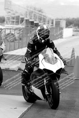 media/Mar-20-2023-Moto Forza (Mon) [[d0bbc59e78]]/Around the Pits/